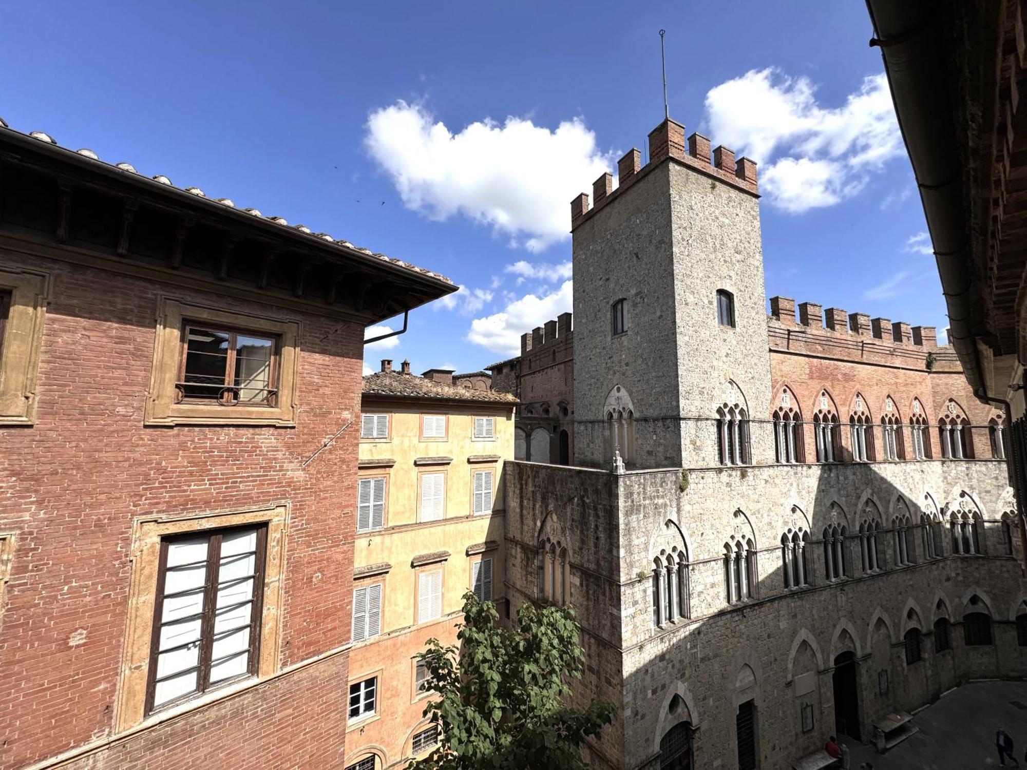 Apartment Via Del Poggio With A Big Terrace *